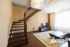 4-к квартира, вторичка, 200м2, 3/3 этаж