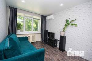2-к квартира, вторичка, 42м2, 1/4 этаж