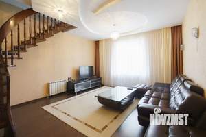 4-к квартира, вторичка, 200м2, 3/3 этаж